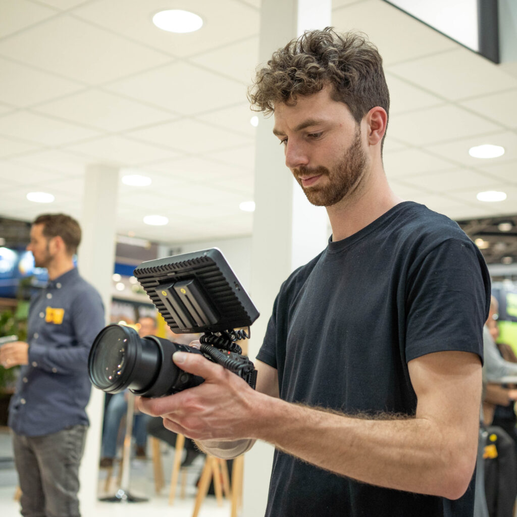 Théo Belnou videógrafo profesional especializado en vídeos corporativos y producción audiovisual
